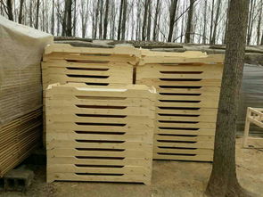 【幼儿园实木床山东艺贝幼儿园实木桌椅儿童床厂家炭烧积木厂家】-